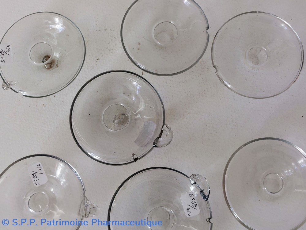 science pharmacie bouts de seins en verre