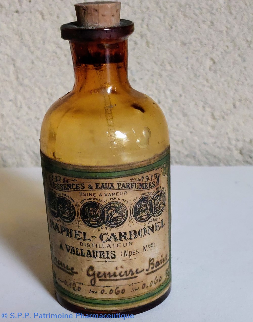 science pharmacie petite bouteille 9 5 essence genievre baies