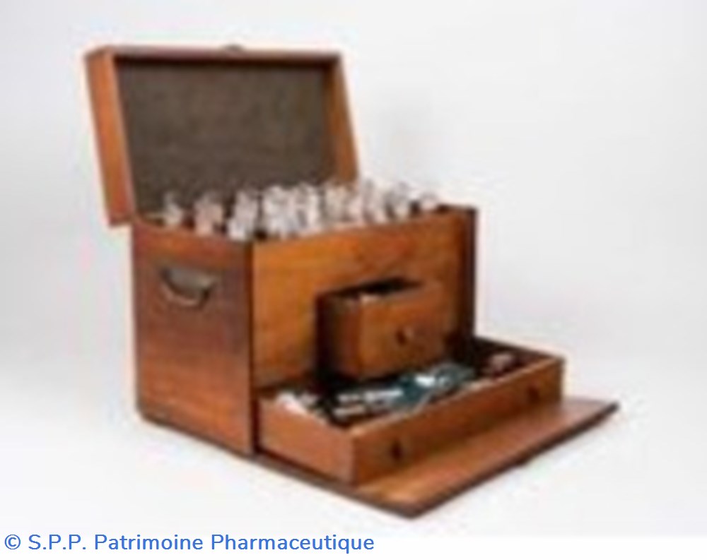 science pharmacie portative de marine