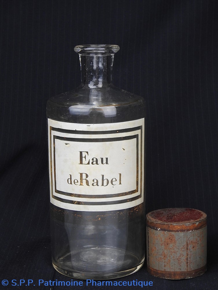 Flacon en verre petit modèle étiquette blanche Pharmacie RAVASSE 3 science flacon en verre petit modele etiquette blanche pharmacie ravasse