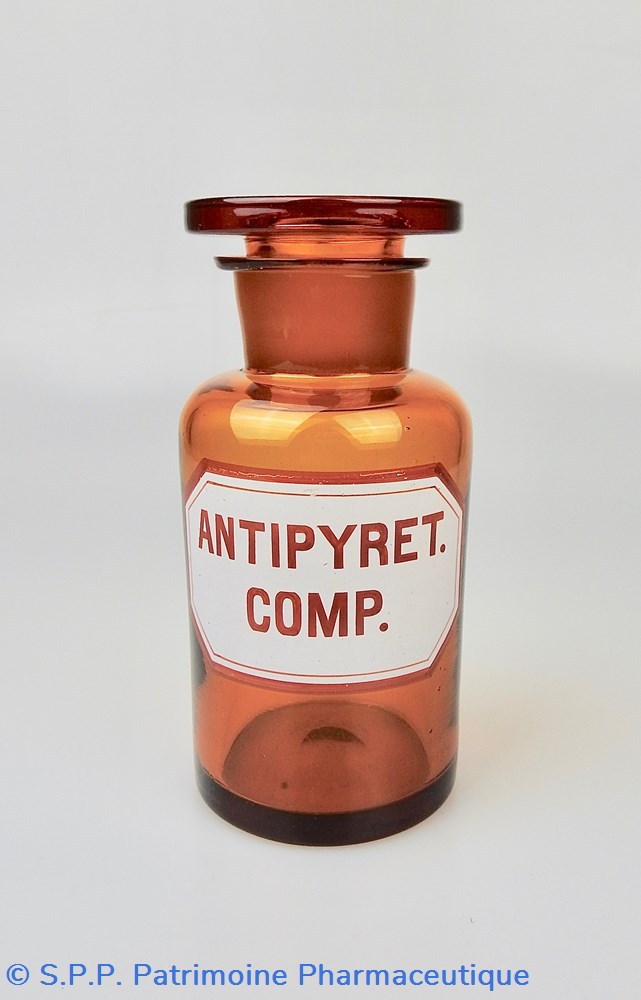 Flacon de pharmacie en verre ambré moyen modèle à étiquette blanche et rouge science flacon de pharmacie en verre ambre moyen modele a etiquette blanche et rouge