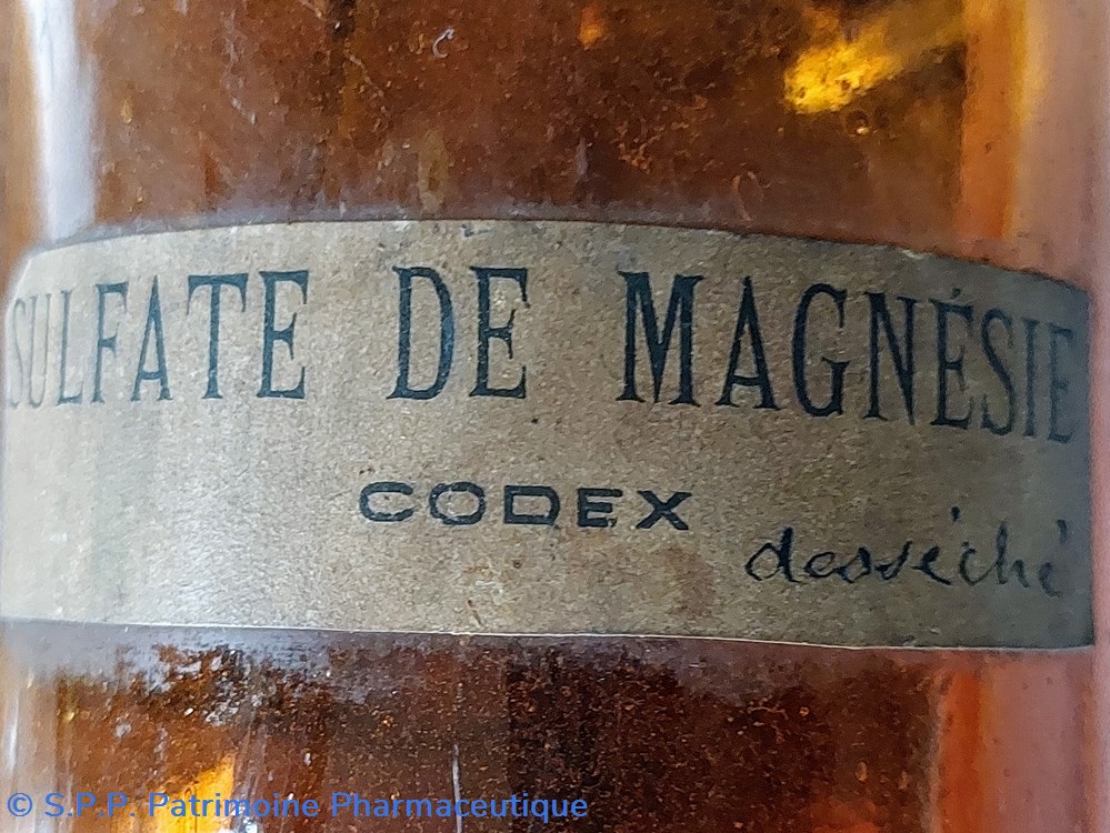 SULFATE DE MAGNÉSIE Flacon en verre ambré 3 science pharmacie sulfate de magnesie flacon en verre ambre