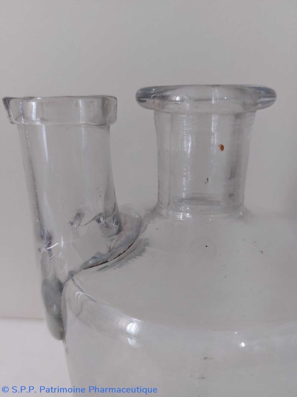 Flacon en verre à deux goulots 5 science pharmacie flacon en verre a deux goulots