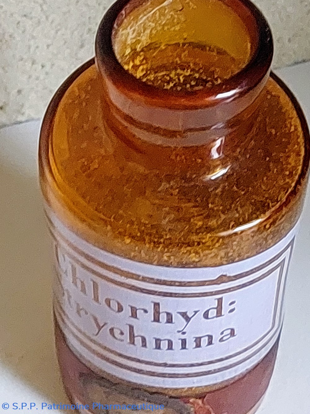 science pharmacie flacon en verre ambre 11 5 chlorhydras strychnicus