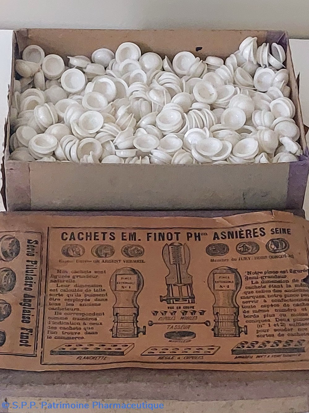 CACHETS EM. FINOT n° 00 Boite de 1000 ( 2) 2 science pharmacie cachets em finot n 00 boite de 1000 2