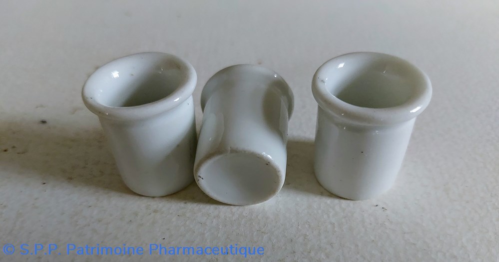 science pharmacie pots ou mesures en porcelaine hauteur 2 5 cm
