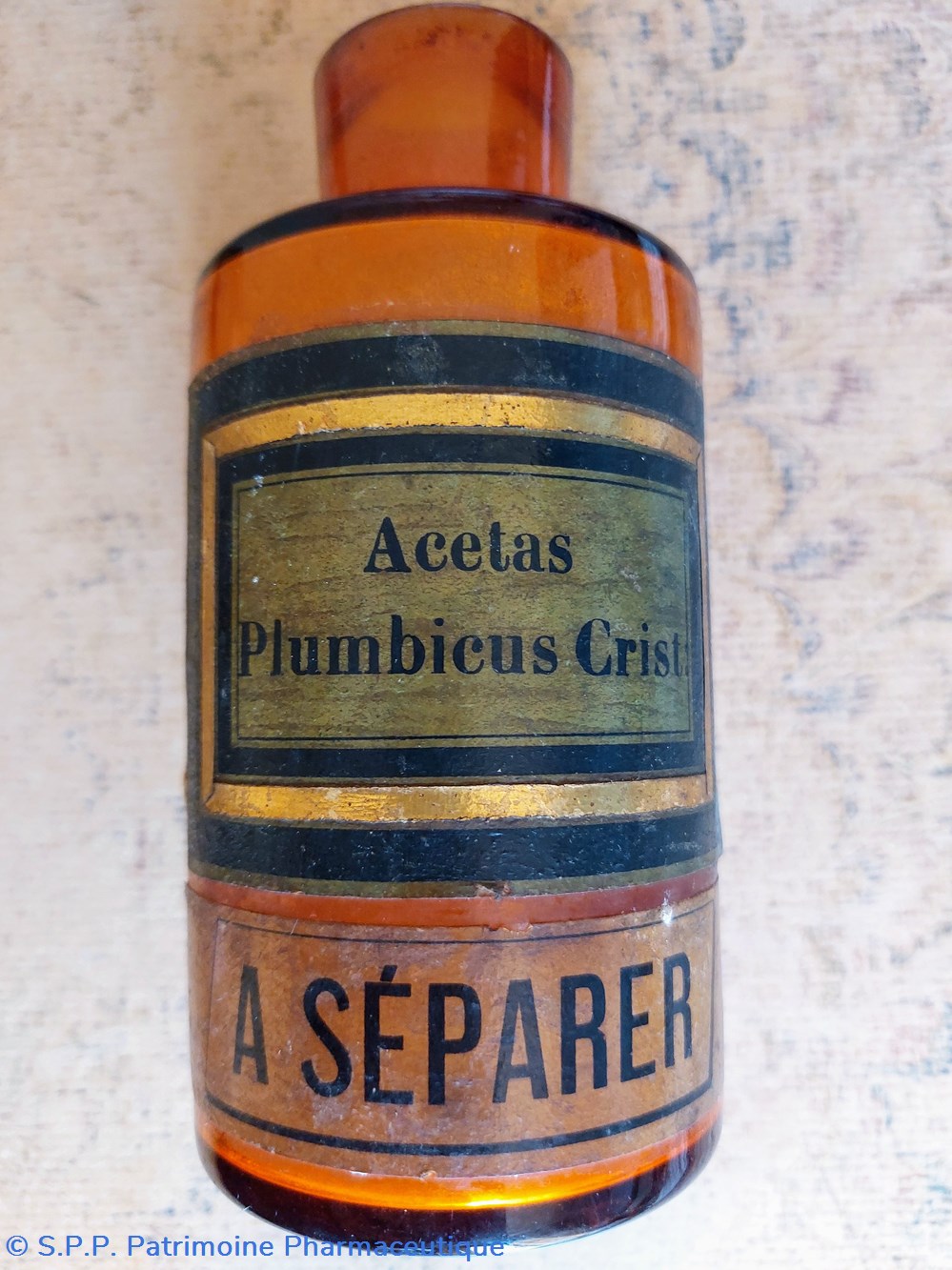 Flacon en verre ambré "Acetas Plumbicus Crist : " - " Acetas Plumbic : " science pharmacie flacon en verre ambre acetas plumbicus crist acetas plumbic