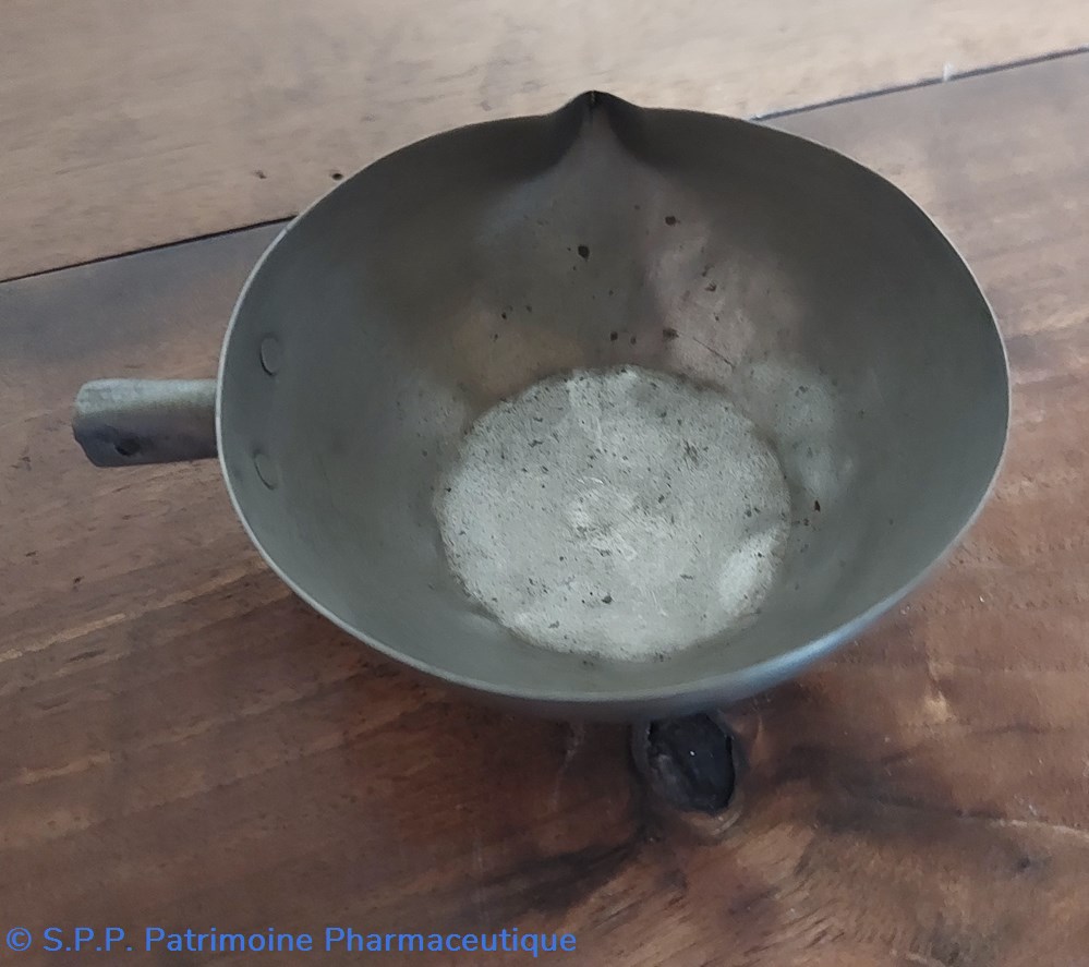 science coupelle de pharmacie en etain diametre 7 cm