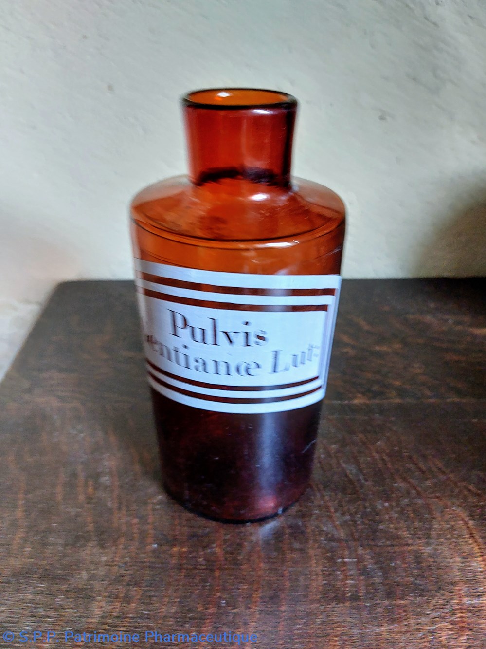 SN - Pulvis Gentianoe Lut : bouteille verre ambré 4 science pharmacie sn pulvis gentianoe lut bouteille verre ambre