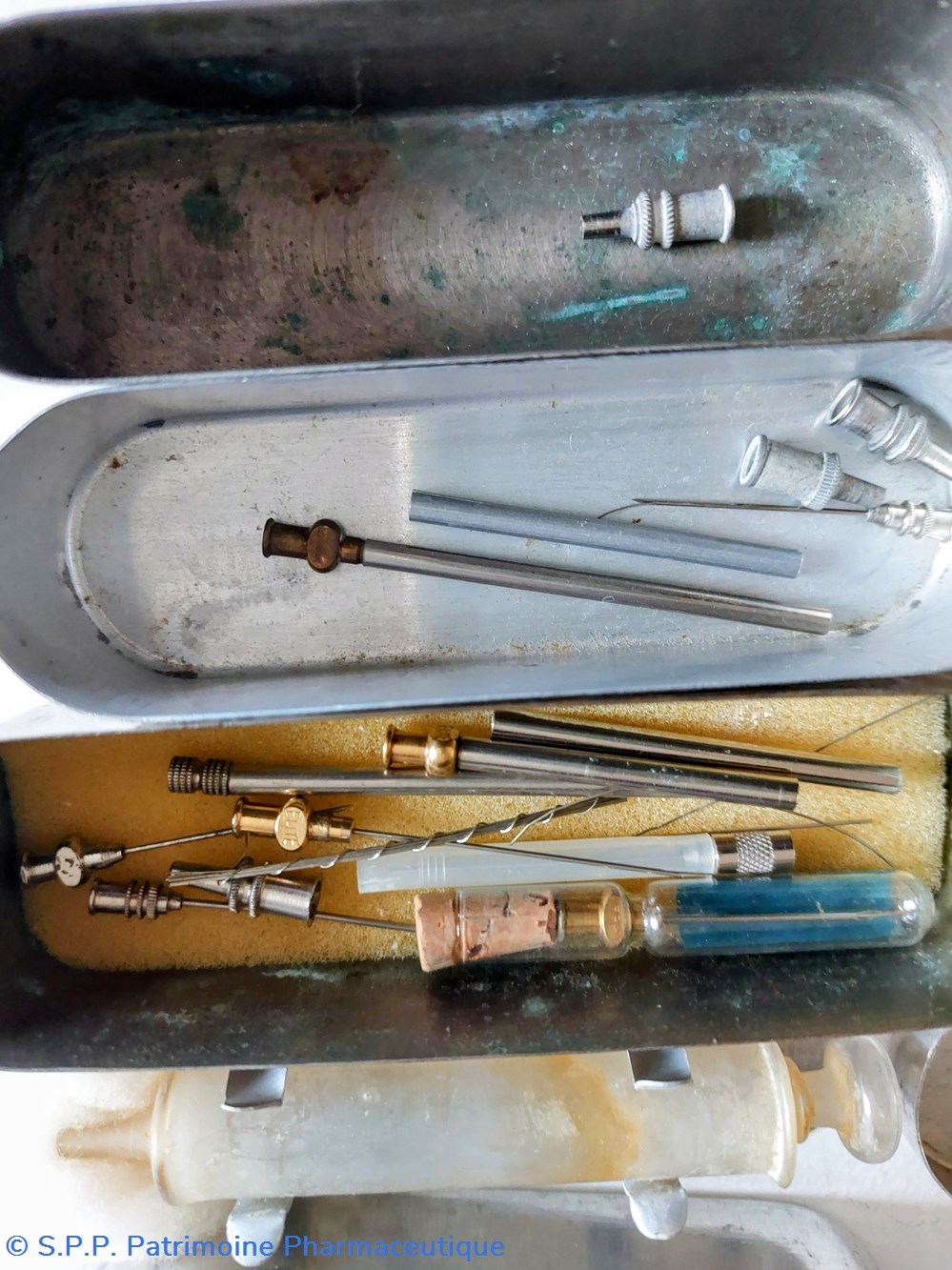 science pharmacie seringues et aiguilles hypodermiques