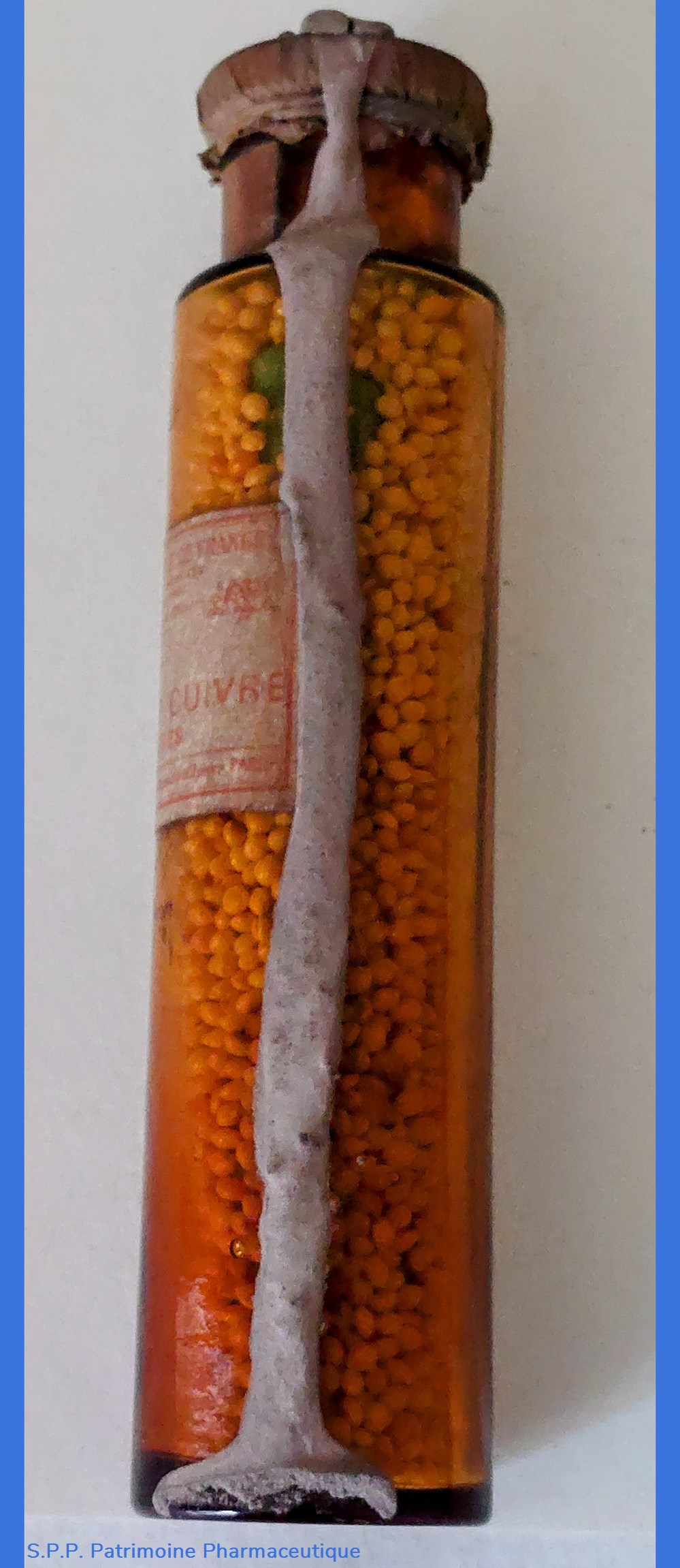 science pharmacie ate de cuivre en cylindres flacon verre ambre