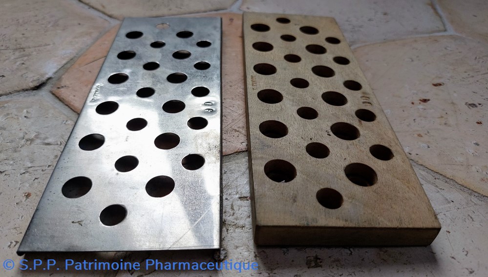 Cachet : lot de 2 grilles superposables 19.5 *7.5 science pharmacie cachet lot de 2 grilles superposables 19 5 7 5