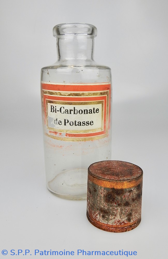 Flacon en verre petit modèle Pharmacie RAVASSE 3 science flacon en verre petit modele pharmacie ravasse