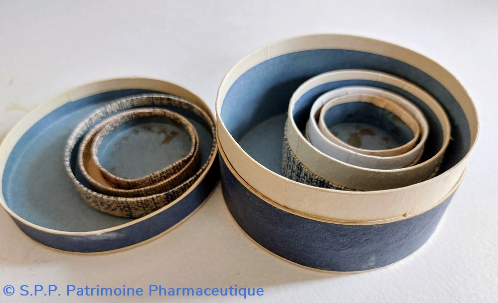 science pharmacie lot de 4 boites gigognes vides lecouvey