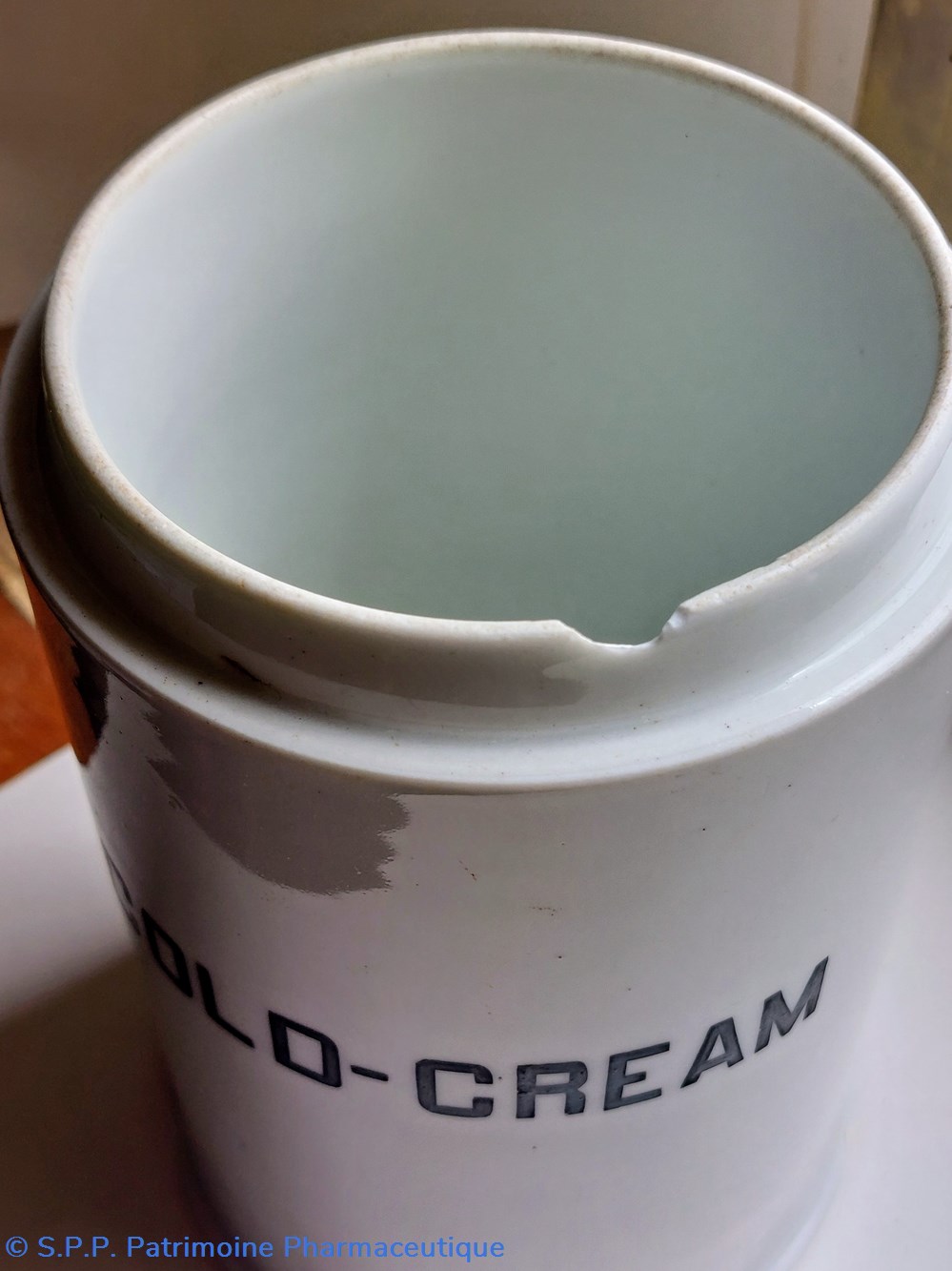 science cold cream pot de pharmacie
