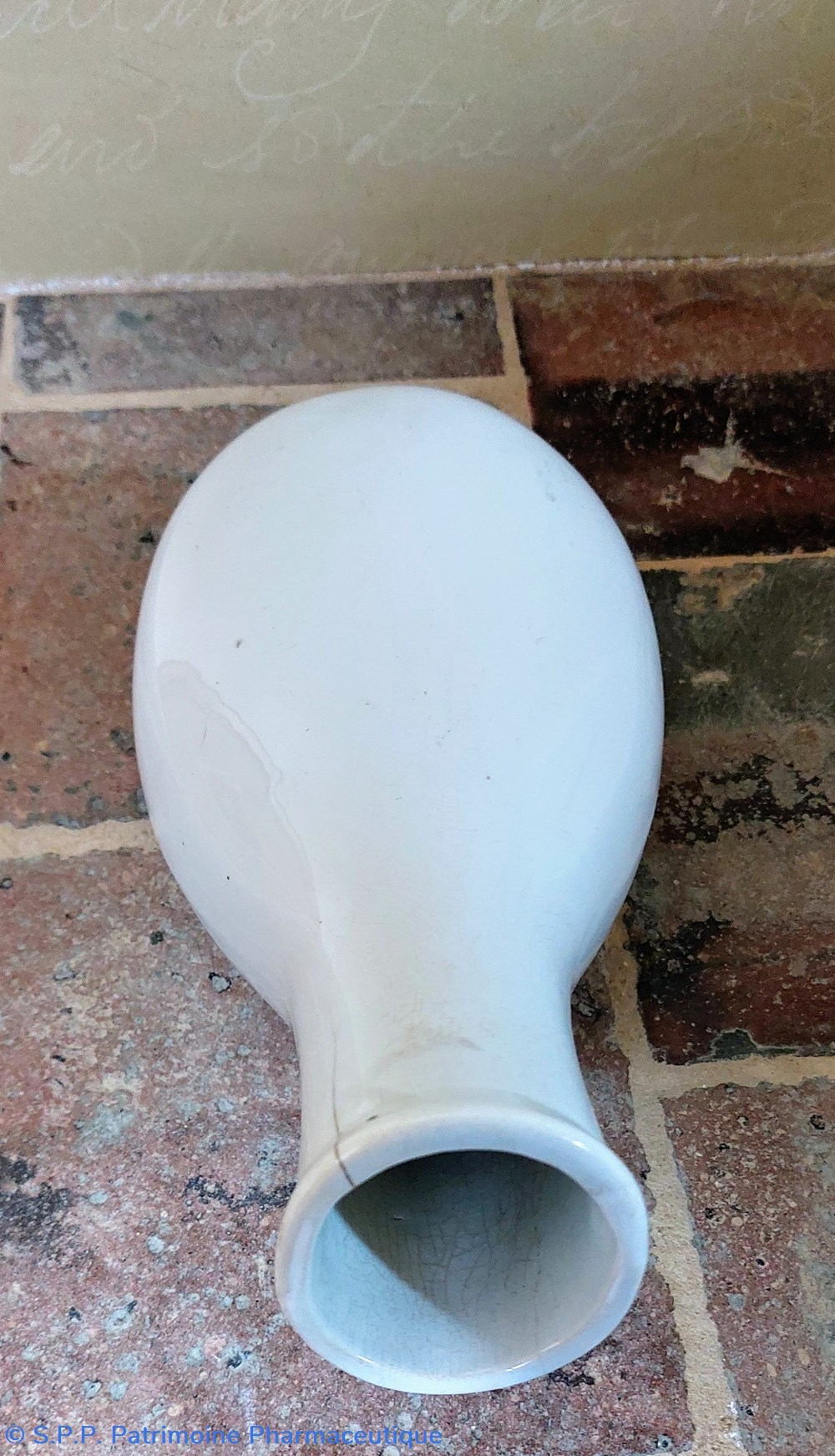 science pharmacie urinal ou pistolet en ceramique