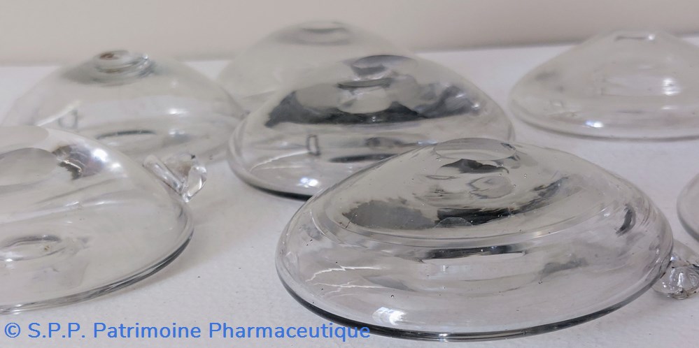 science pharmacie bouts de seins en verre