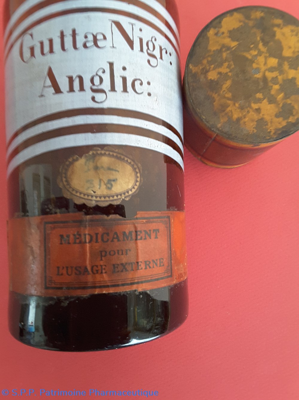Guttae Nigræ Anglicæ ou Guttæ Nigr: Anglic: 4 science pharmacie guttae nigr anglic ou gutt nigr anglic