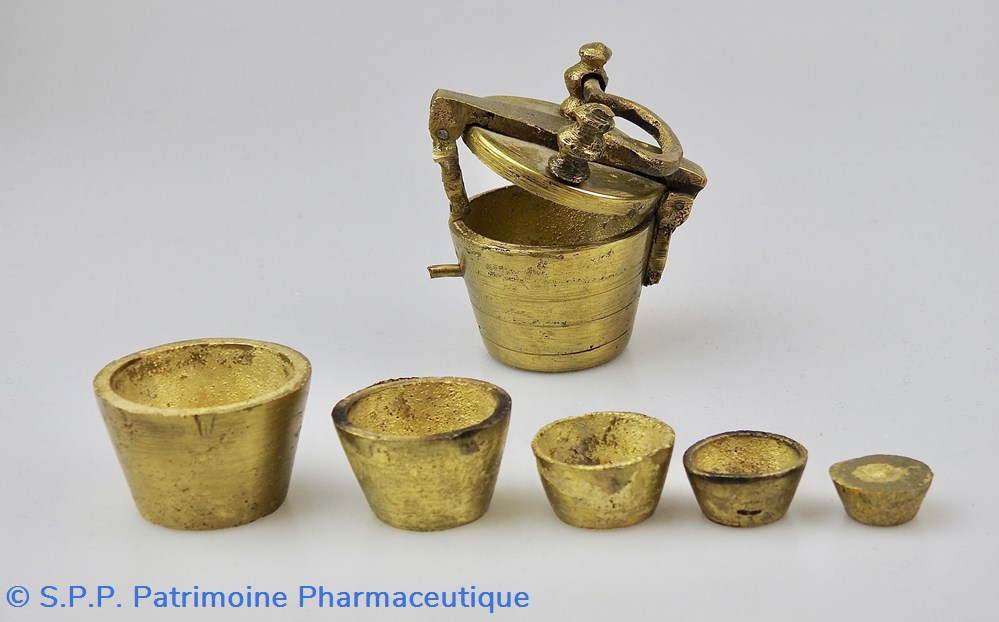 Pile de poids "Charlemagne" 5 science pharmacie pile de poids charlemagne