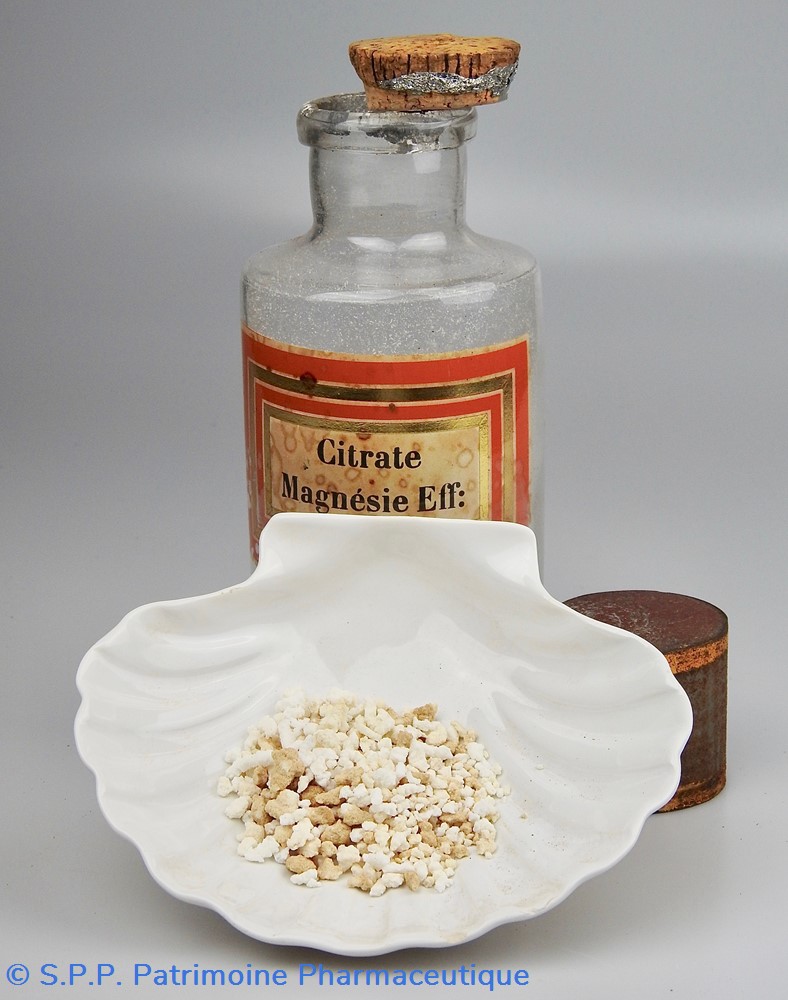 Flacon en verre petit modèle Pharmacie RAVASSE 5 science flacon en verre petit modele pharmacie ravasse