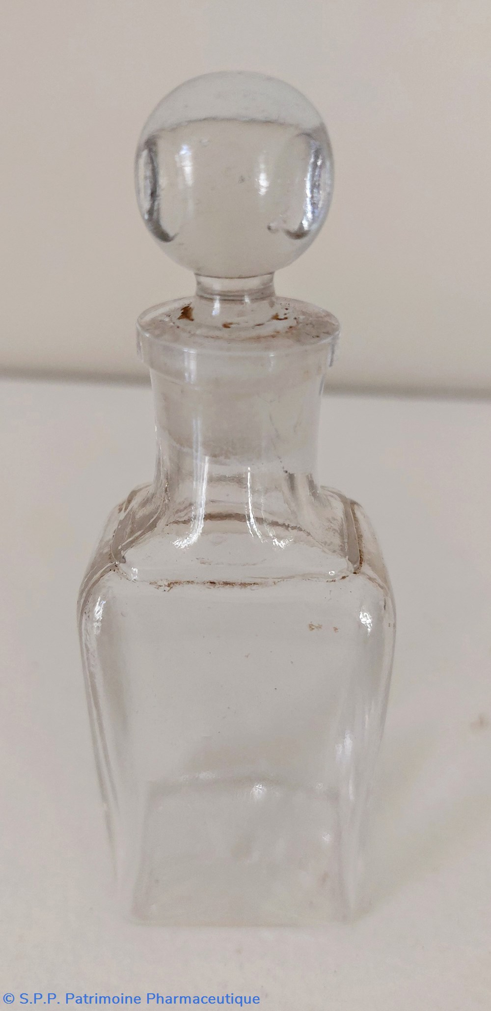 Petit flacon en verre / bouchon à l'émeri science pharmacie petit flacon en verre bouchon a emeri