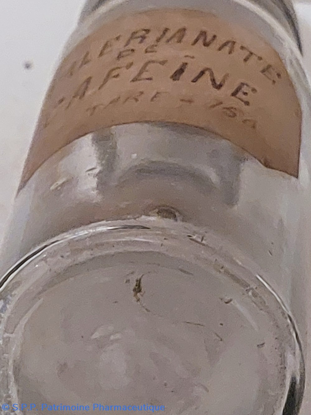 Valerianate de Caféine / Petit flacon h 12. 5 cm 4 science pharmacie valerianate de cafeine petit flacon h 12 5 cm