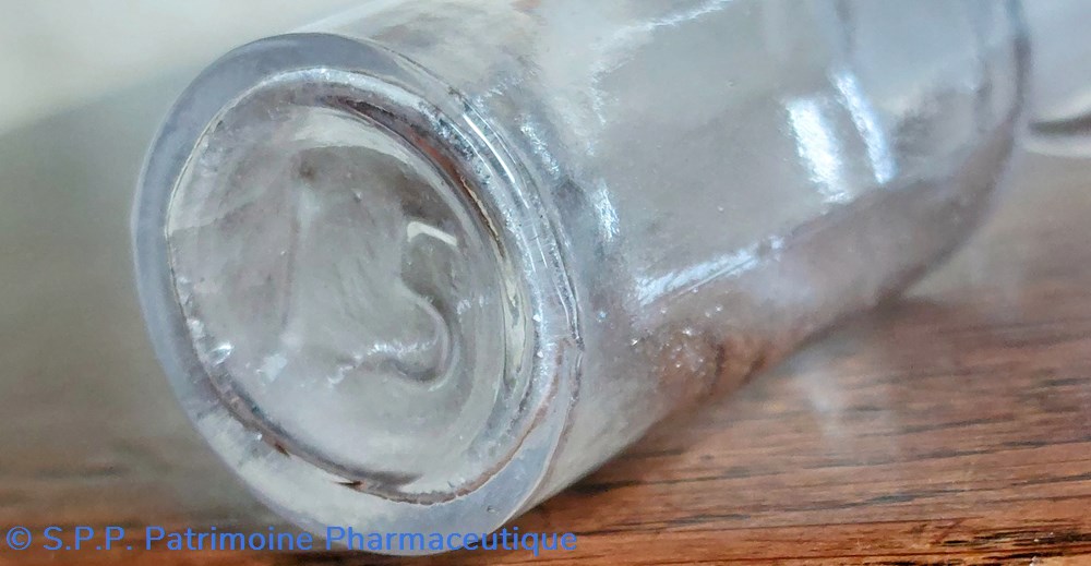 8 - Flacon cylindrique en forme de cruche - diamètre 2.5 5 science pharmacie 8 flacon cylindrique en forme de cruche diametre 2 5