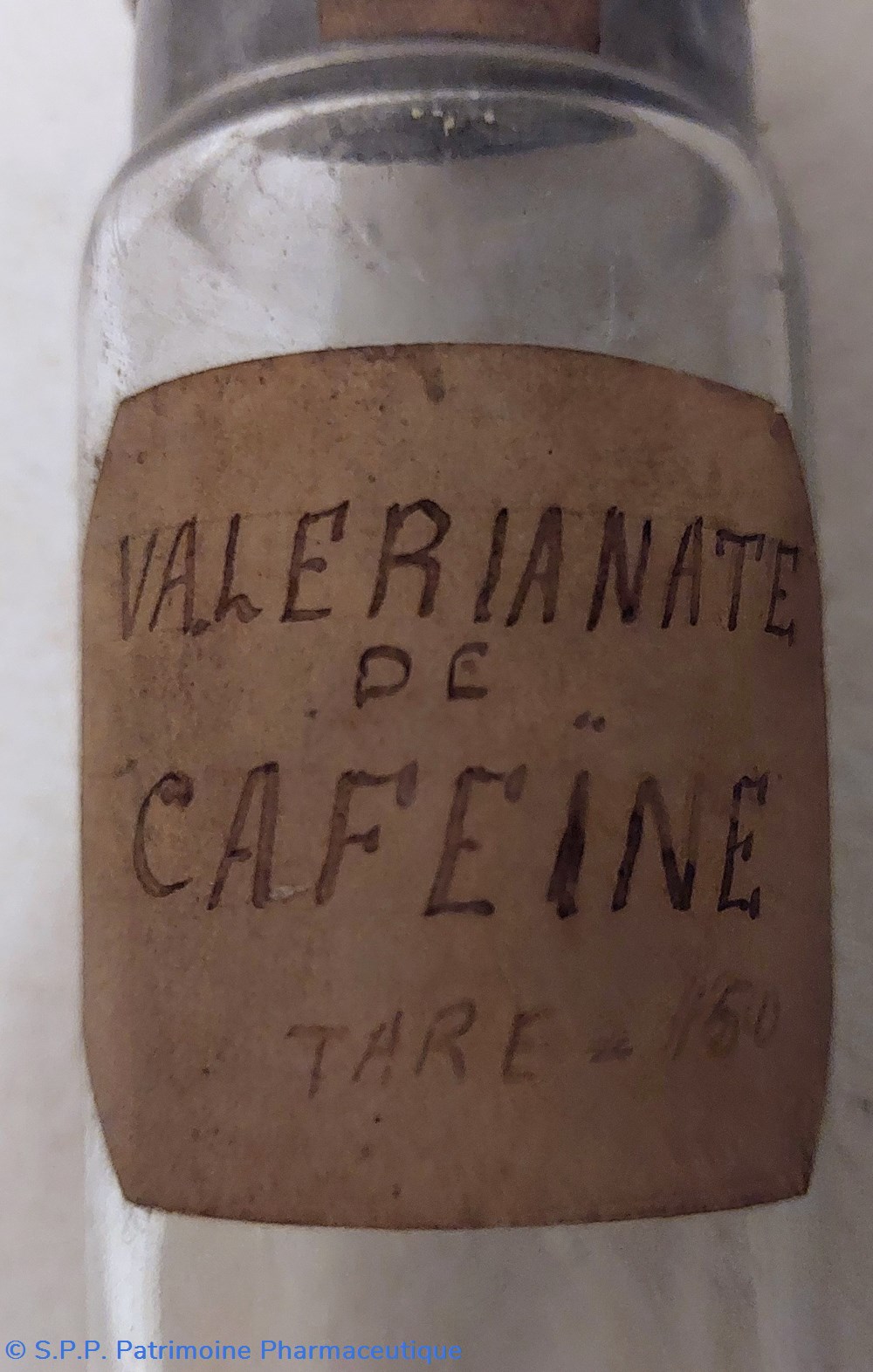 Valerianate de Caféine / Petit flacon h 12. 5 cm 2 science pharmacie valerianate de cafeine petit flacon h 12 5 cm