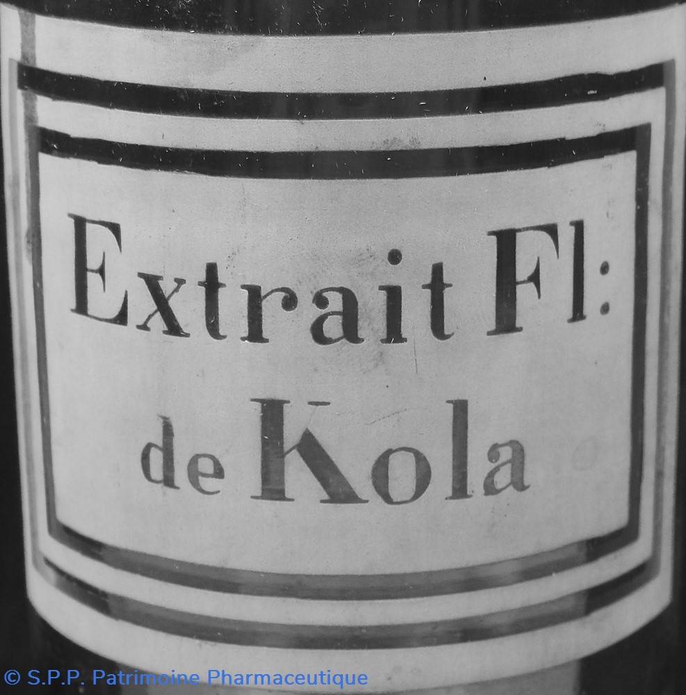 Flacon en verre petit modèle étiquette blanche sans couvercle Pharmacie RAVASSE 2 science flacon en verre petit modele etiquette blanche sans couvercle pharmacie ravasse