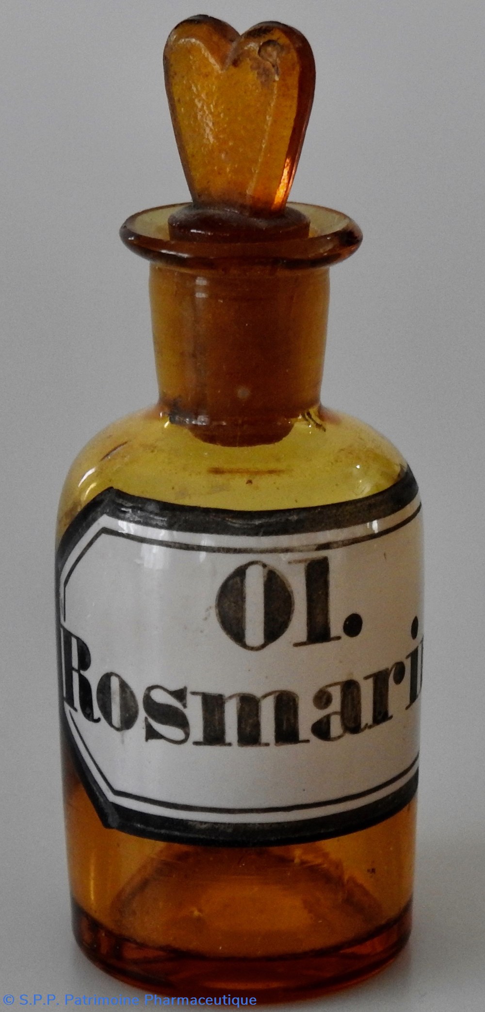 Flacon de pharmacie en verre ambré et bouchon émeri stilligouttes science flacon de pharmacie en verre ambre et bouchon emeri stilligouttes