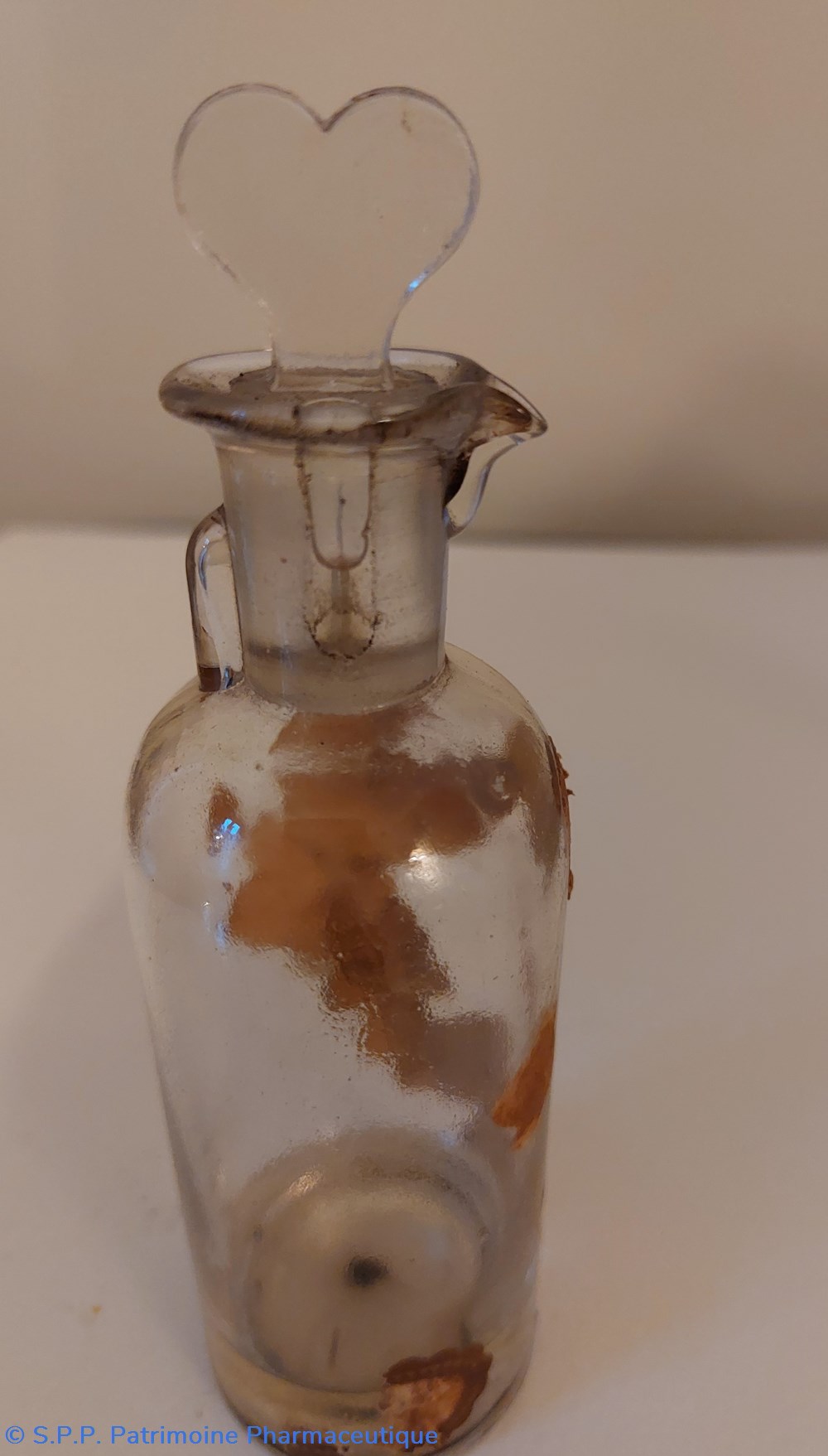 science pharmacie flacon a bec verseur en verre blanc