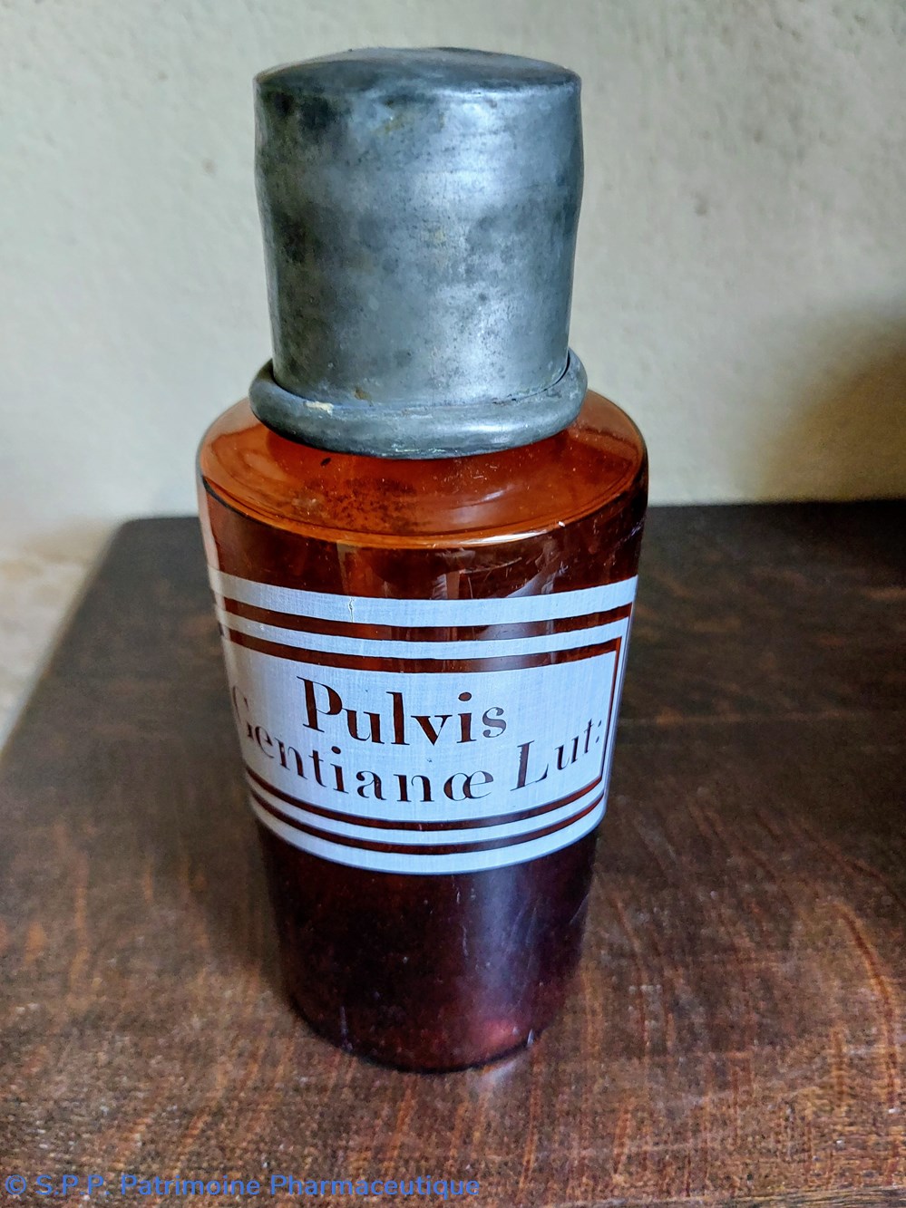 SN - Pulvis Gentianoe Lut : bouteille verre ambré 5 science pharmacie sn pulvis gentianoe lut bouteille verre ambre