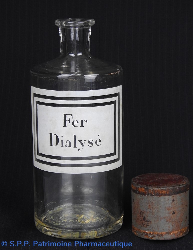 Flacon en verre petit modèle étiquette blanche Pharmacie RAVASSE 3 science flacon en verre petit modele etiquette blanche pharmacie ravasse