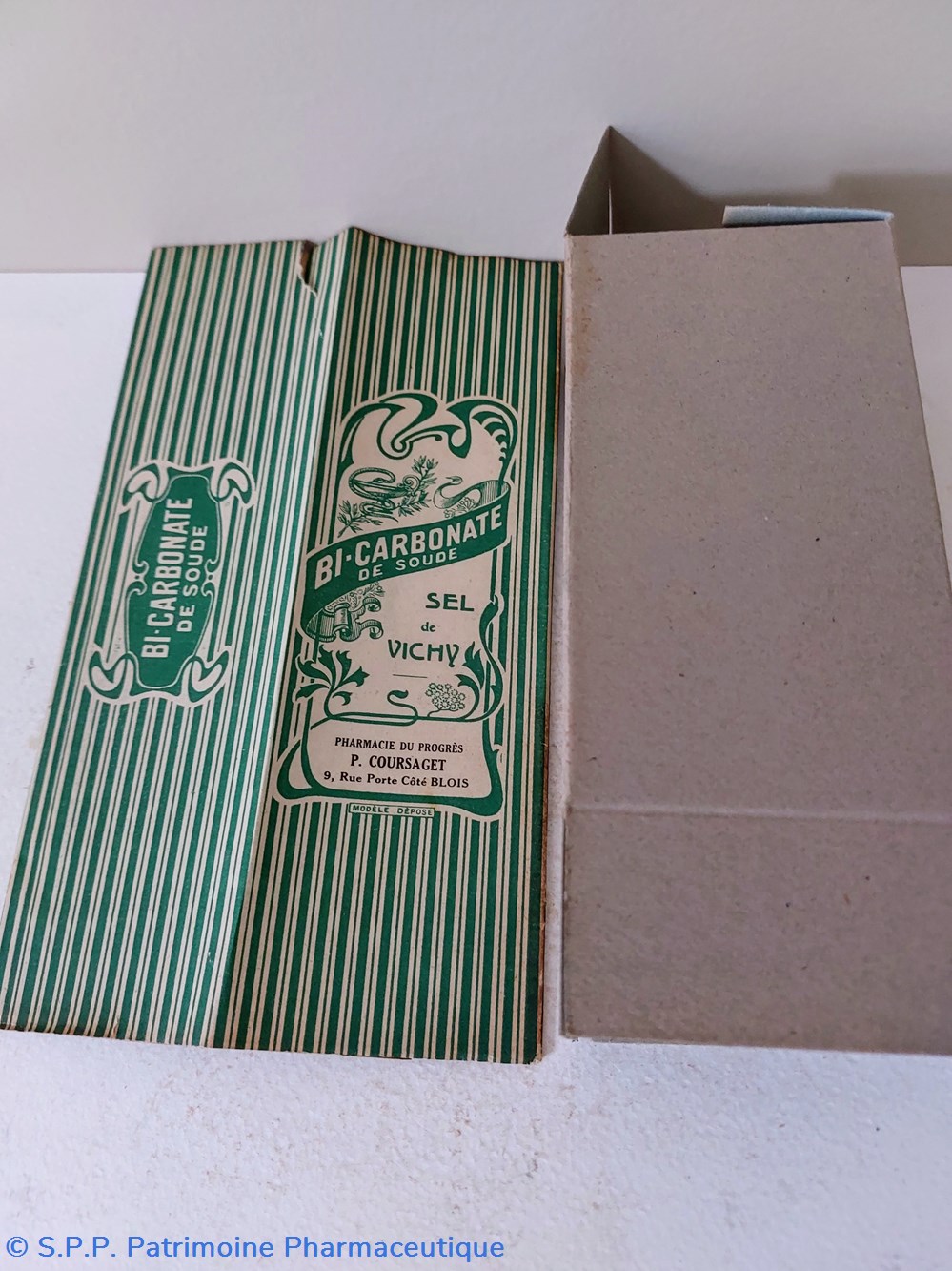 Emballage " SEL de VICHY" Bicarbonate de soude 4 documents anciens emballage sel de vichy bicarbonate de soude