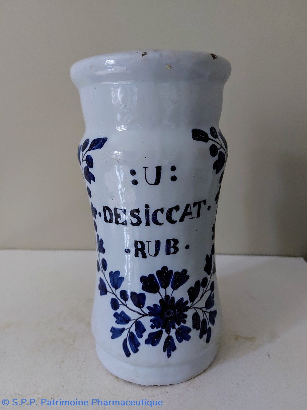 science pharmacie albarello faience u desicat rub decor bleu