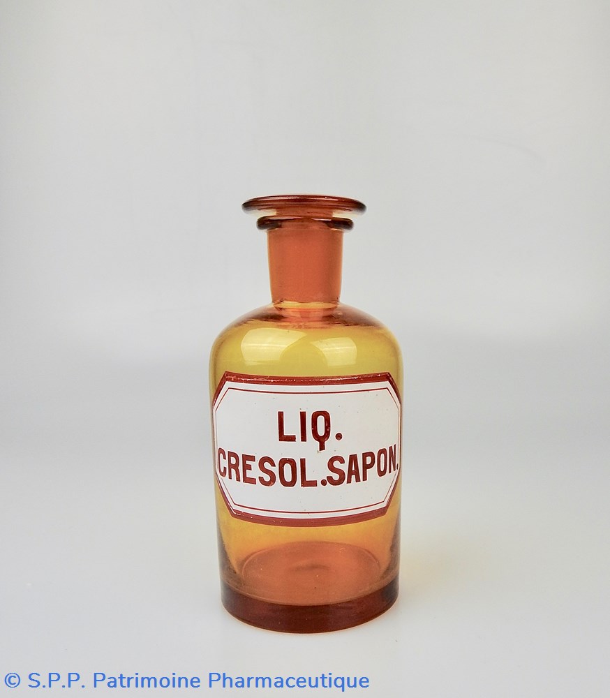 science flacon de pharmacie en verre ambre moyen modele a etiquette blanche et rouge forme bouteille
