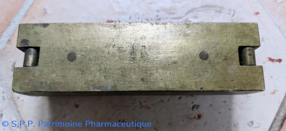 Moules 6 suppositoires " 1 G 1/2" 8 science pharmacie moules 6 suppositoires 1 g 1 2