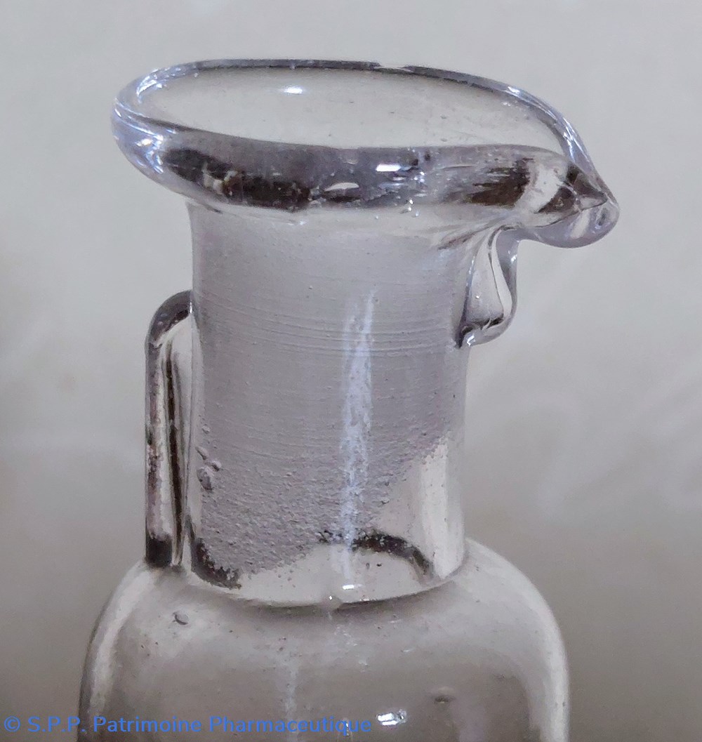 8 - Flacon cylindrique en forme de cruche - diamètre 2.5 2 science pharmacie 8 flacon cylindrique en forme de cruche diametre 2 5