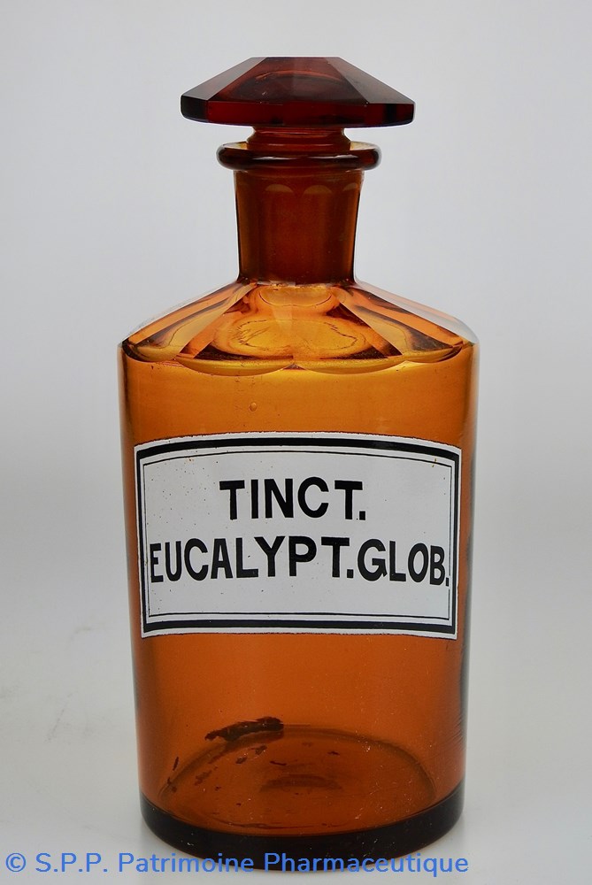 Flacon de pharmacie en verre ambré moyen modèle à étiquette blanche et noire science flacon de pharmacie en verre ambre moyen modele a etiquette blanche et noire