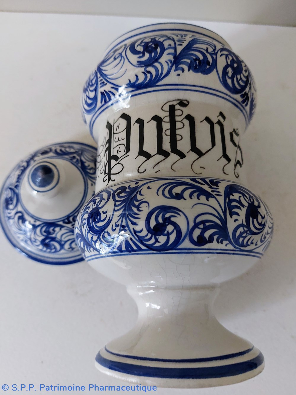 Pot canon couvert "PULVIS AD GUTTAM" 2 science pharmacie pot canon couvert pulvis ad guttam