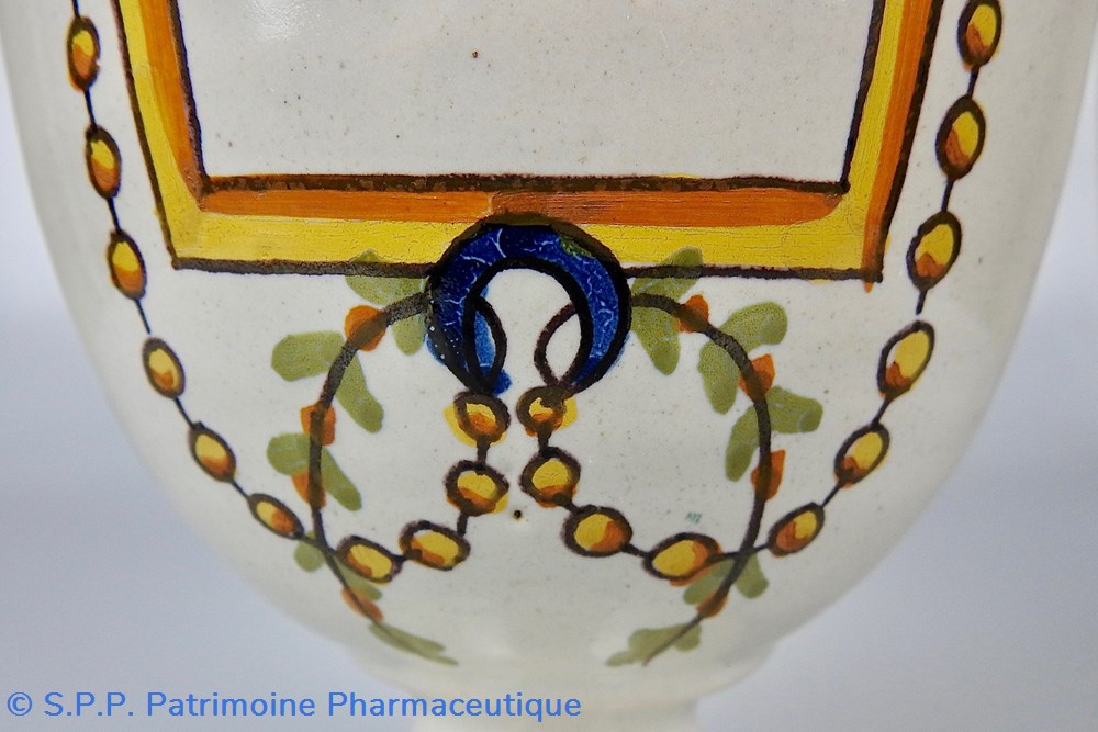 Pot de pharmacie couvert sur piedouche 4 science pot de pharmacie couvert sur piedouche