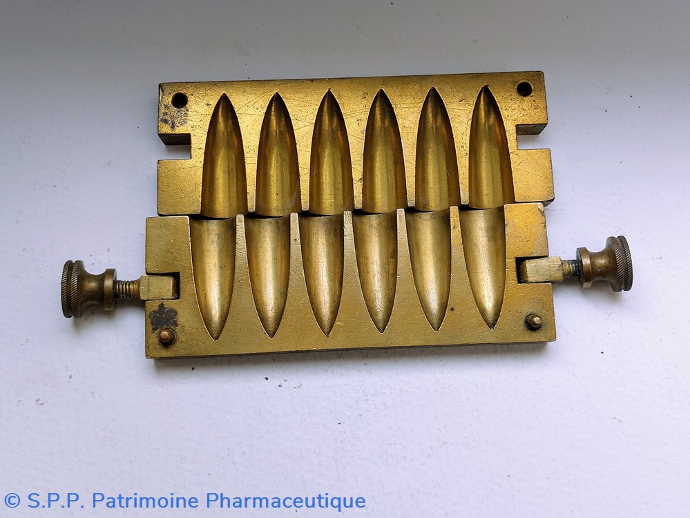 Moule en laiton 6 suppositoires 683- 4 Gr 7 science pharmacie moule en laiton 6 suppositoires 683 4 gr