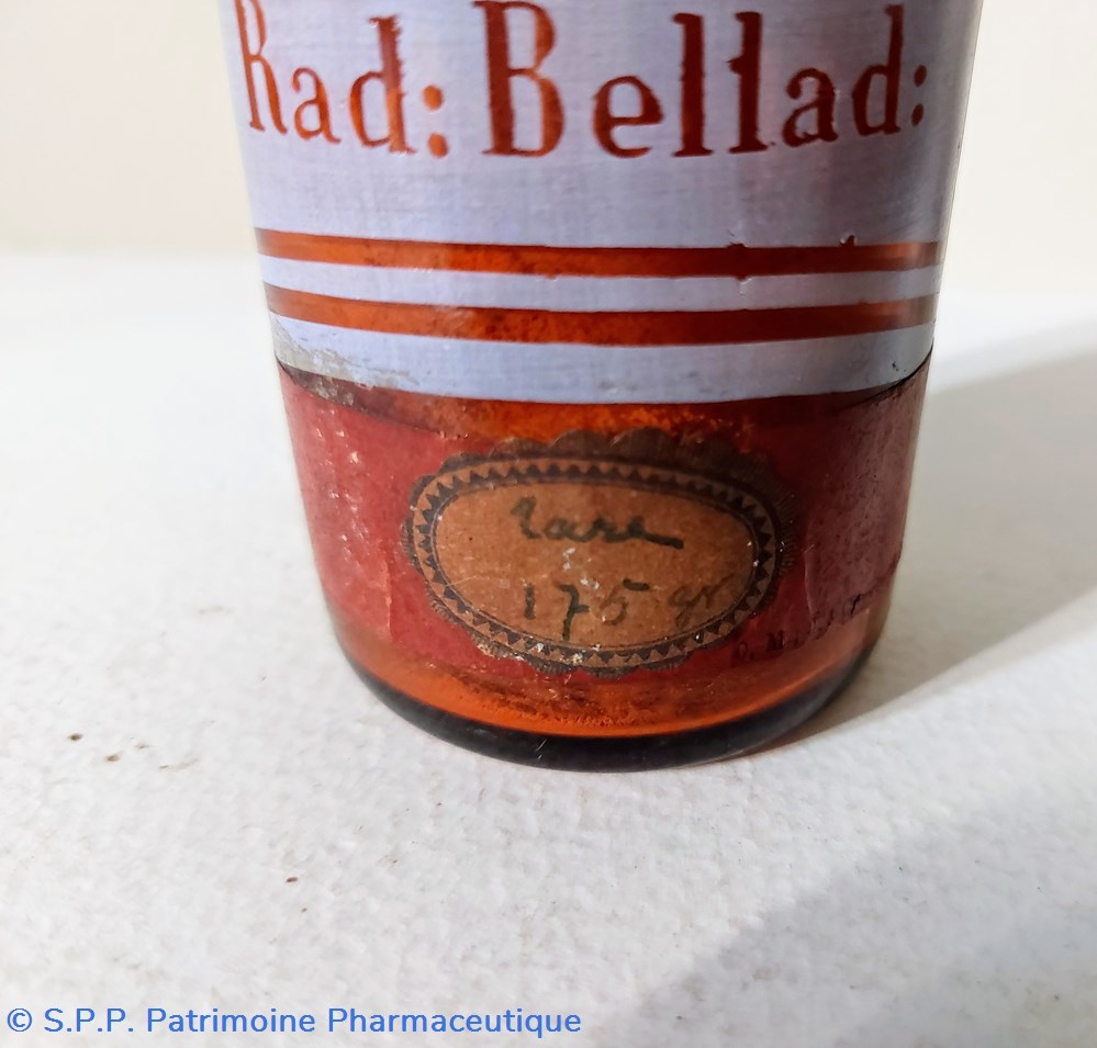 Pulvis Rad : Belladonæ/ Flacon verre ambré 12cm 4 science pharmacie pulvis rad belladon flacon verre ambre 12cm