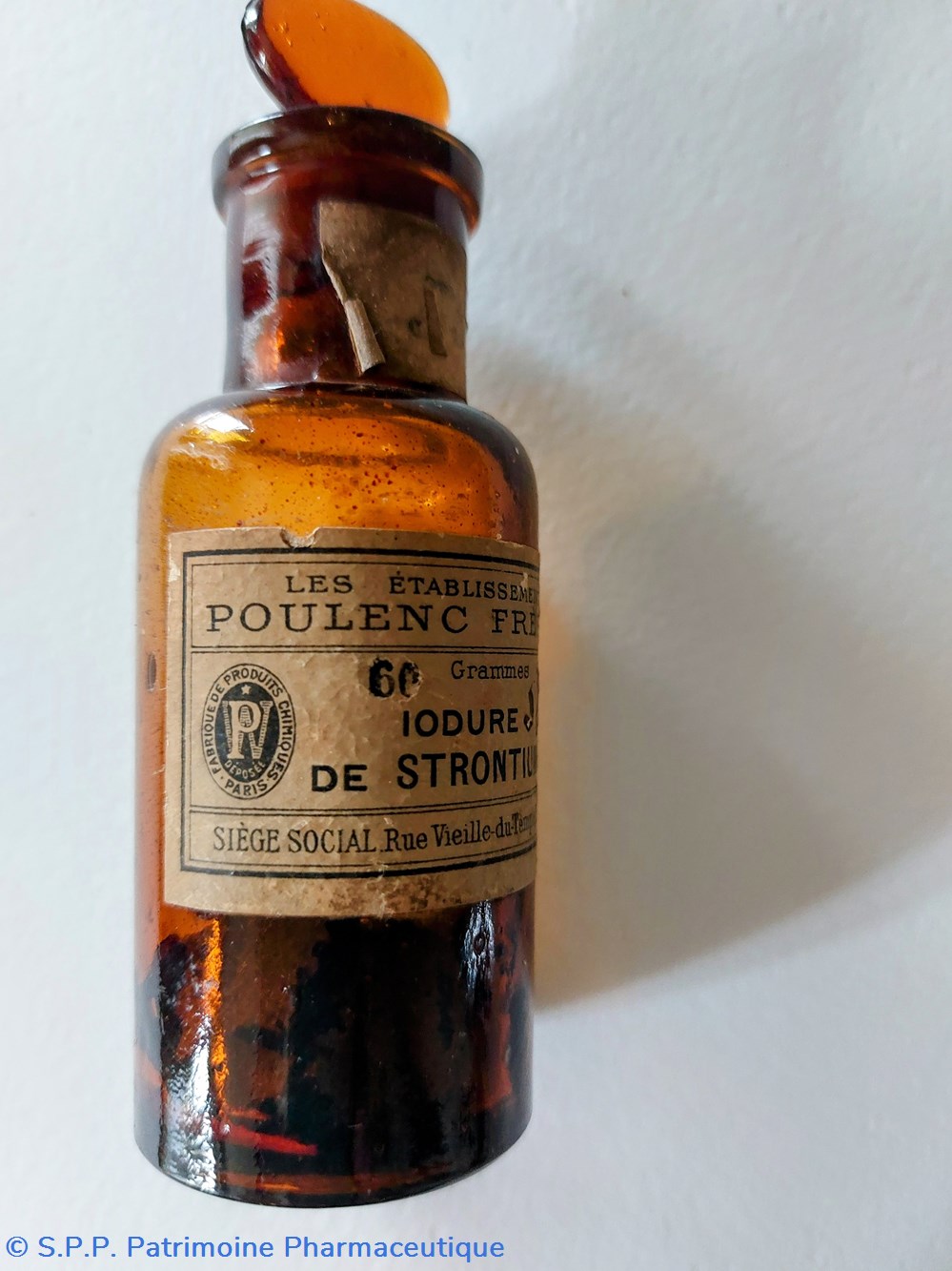 Iodure de Strontium- flacon en verre ambré avec bouchon 2 science pharmacie iodure de strontium flacon en verre ambre avec bouchon