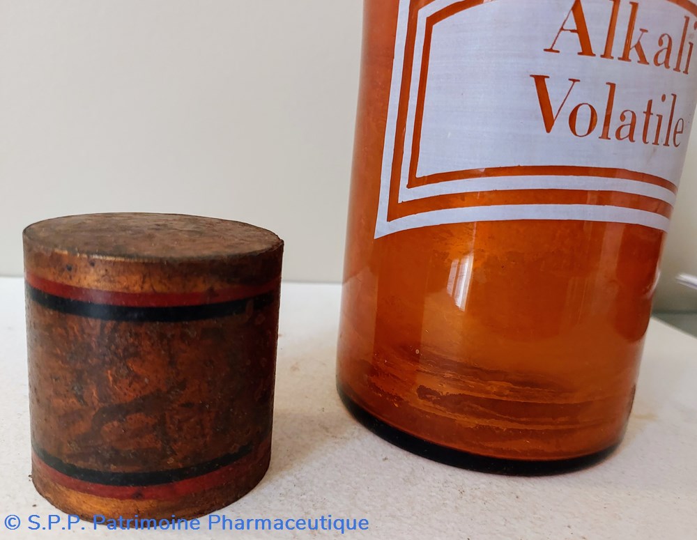 Flacon verre ambré "Alkali Volatile" 6 science pharmacie flacon verre ambre alkali volatile