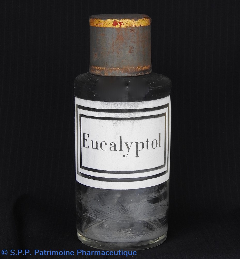 Flacon en verre petit modèle étiquette blanche Pharmacie RAVASSE science flacon en verre petit modele etiquette blanche pharmacie ravasse