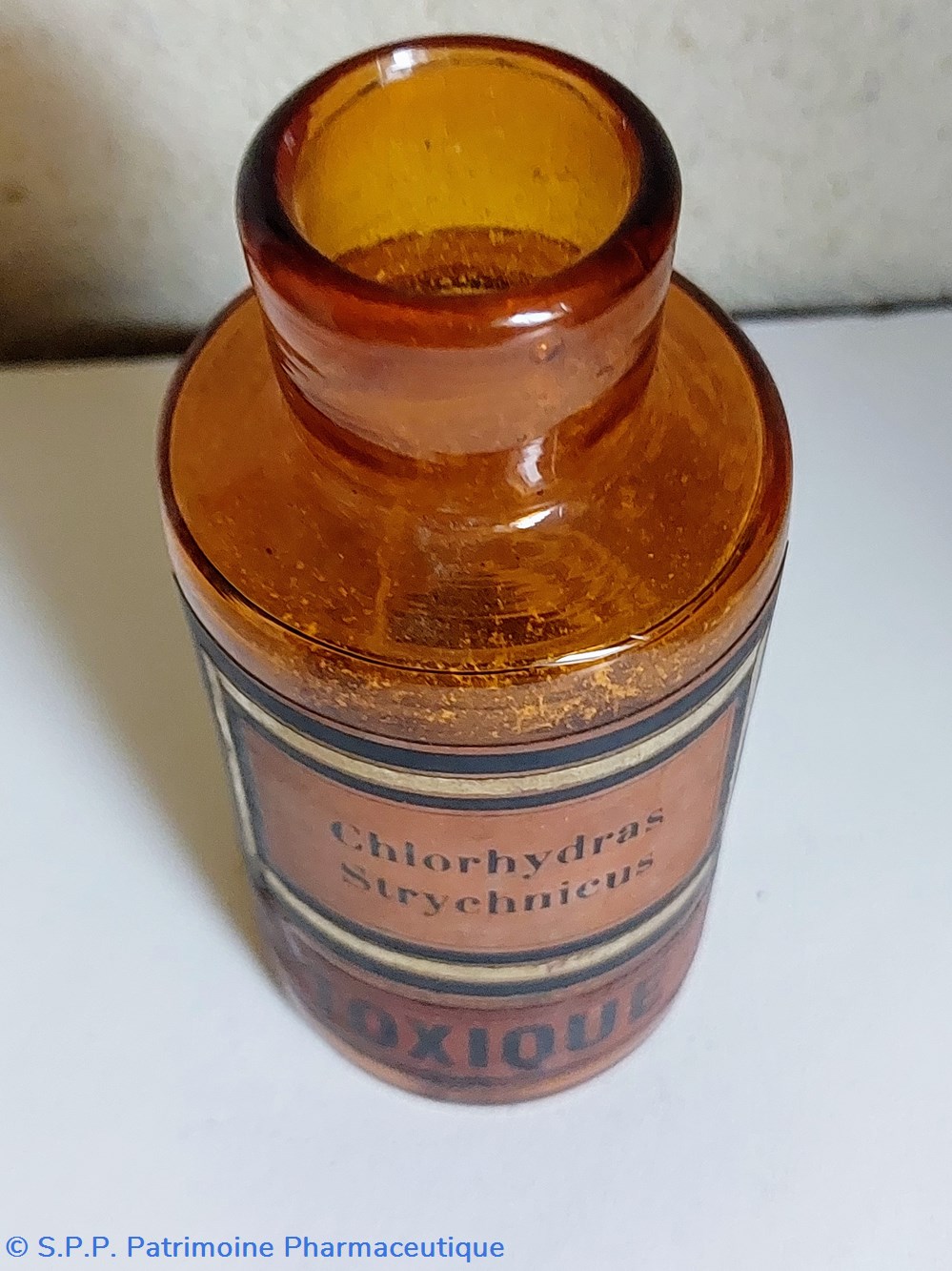 science pharmacie flacon en verre ambre 11 5 chlorhydras strychnicus