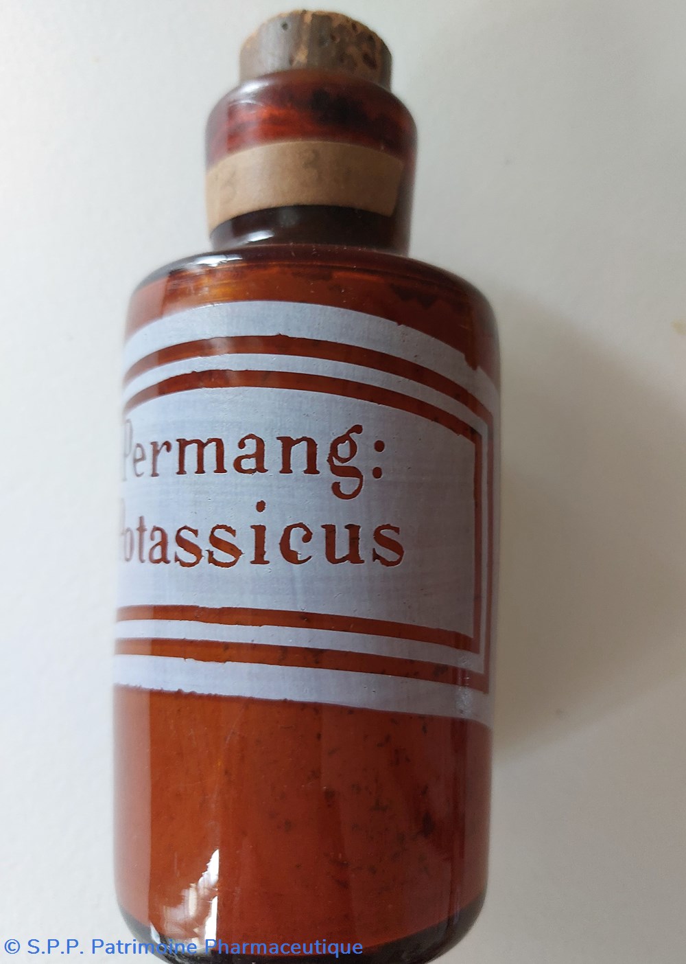 Permang : Potassicus- Flacon verre ambré science pharmacie permang potassicus flacon verre ambre