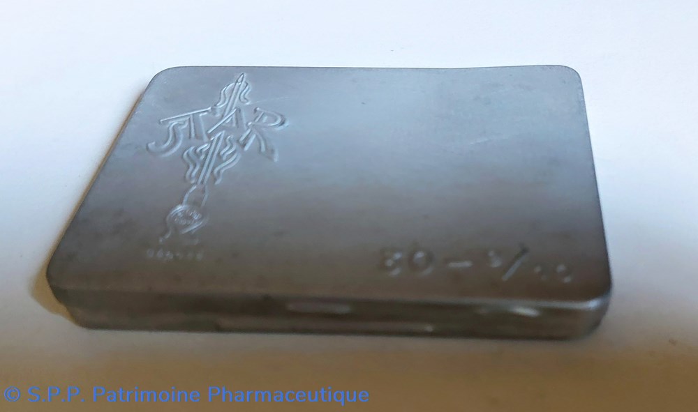 science pharmacie boite aiguilles medicales