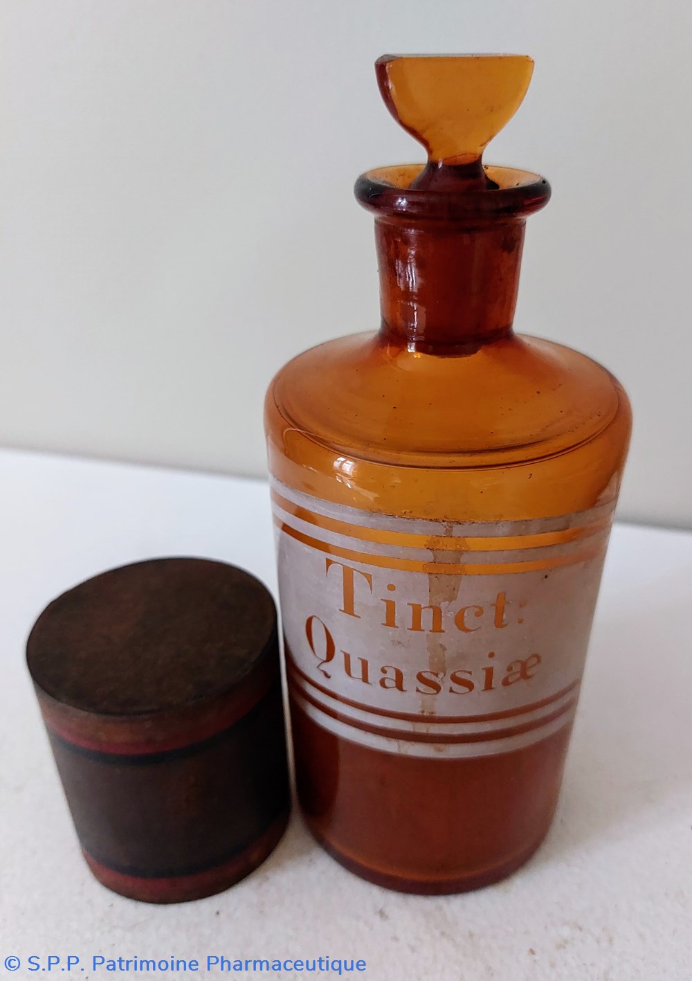 Tinct : Quassiae- Flacon en verre ambré 4 science pharmacie tinct quassiae flacon en verre ambre